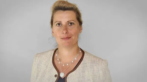 Vicky Cuthbert headshot