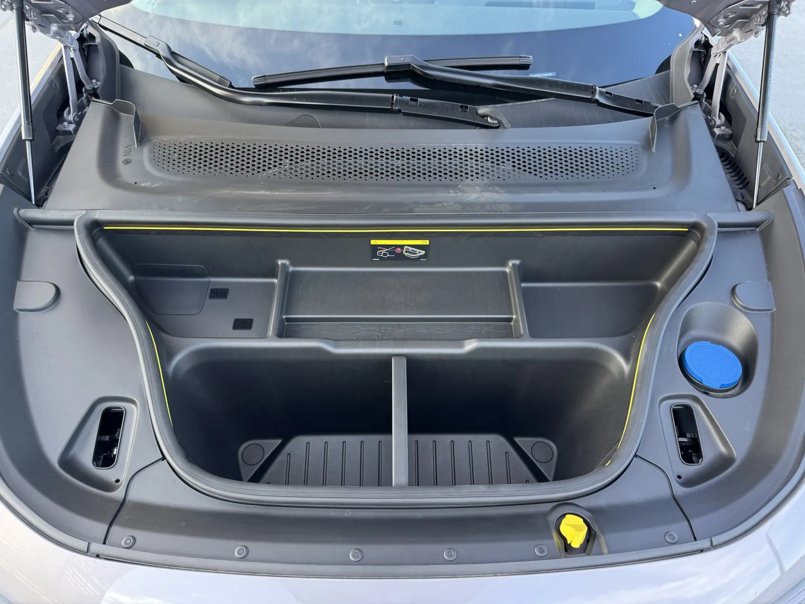Volvo EX60 frunk