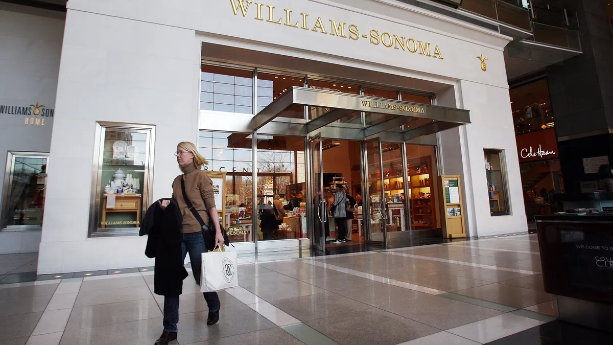 External shot of a Williams Sonoma store.