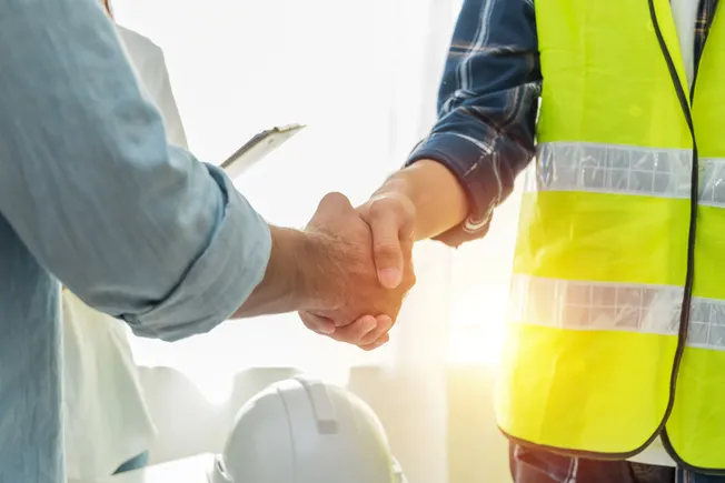 Why contractors should hire builders who can sell