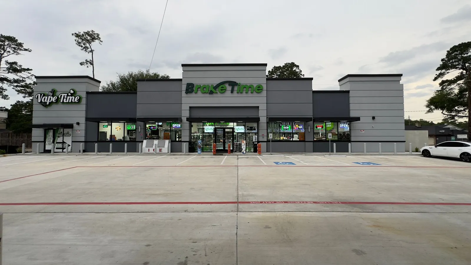 A photo of the exterior of a convenience store. Signs above the doors say &quot;BrakeTime&quot; and &quot;Vape time&quot;