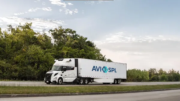 Volvo Autonomous Solutions AVI-SPL truck trailer
