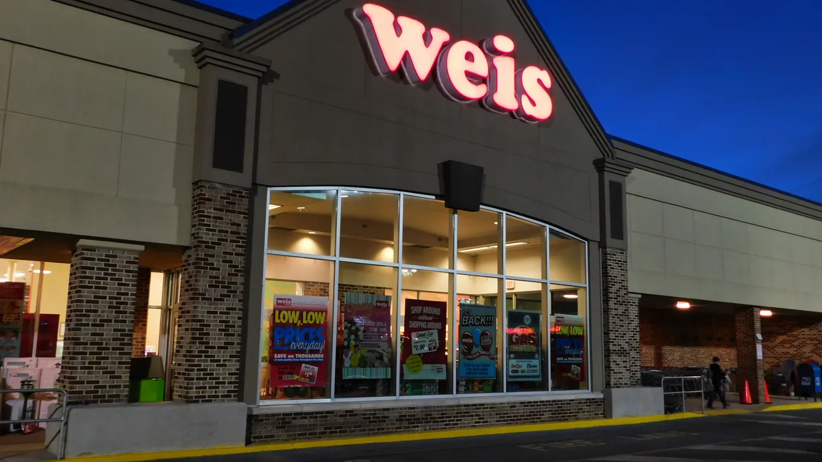 Weis Markets, illuminated at night