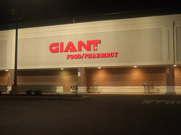 Giant has an eye on the future with e-commerce hubs | Grocery Dive
