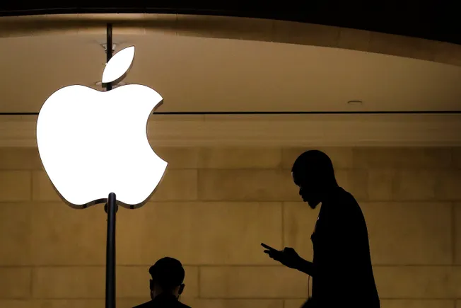 Elon Musk Threatens Legal Action Over Apple’s App Store Rankings