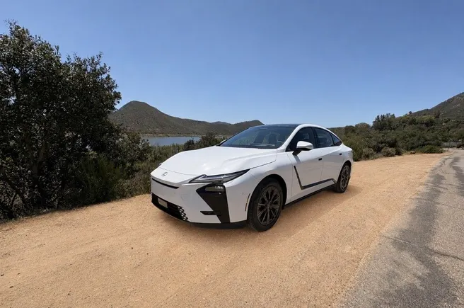 2026 Lexus ES review: Sedan finds your electric comfort zone