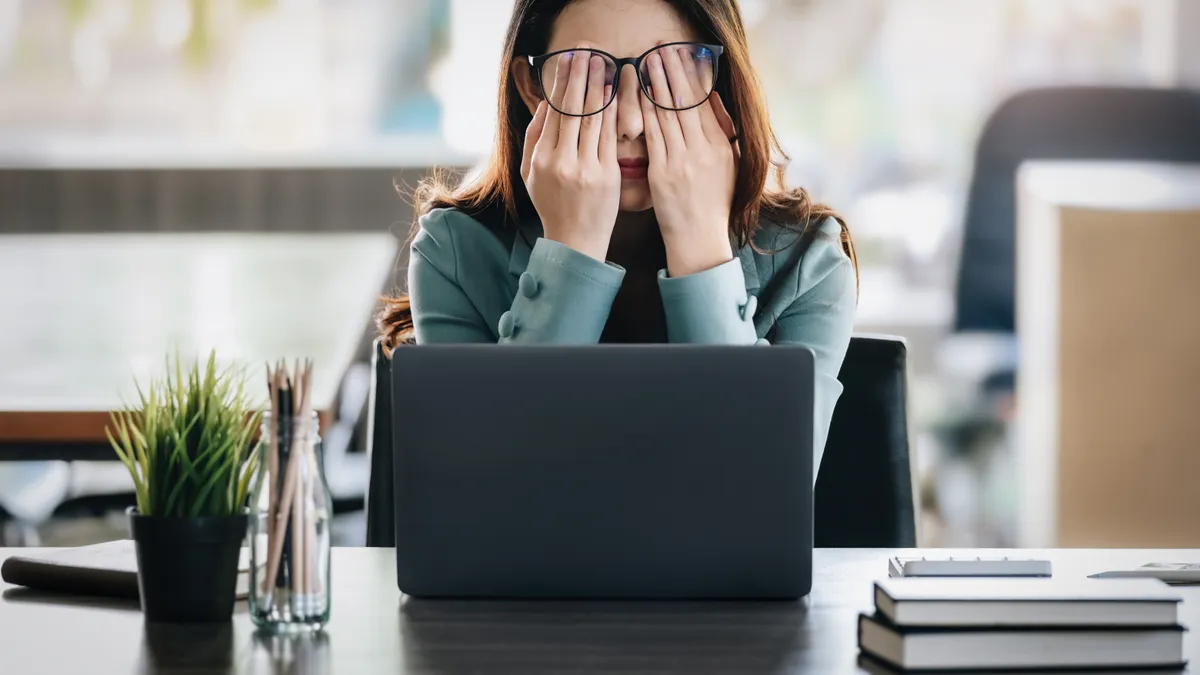 Concept Burnout Syndrome. Business Woman feels uncomfortable working. Which is caused by stress, accumulated from unsuccessful work And less resting body. Consult a specialist psychiatrist