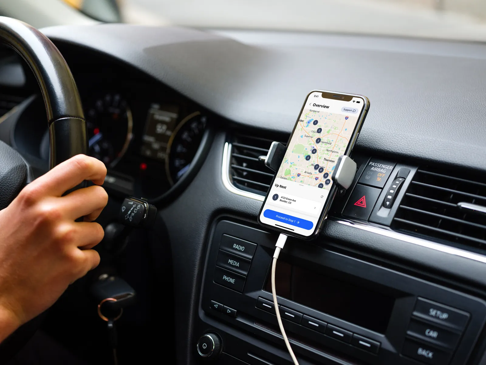 A Veho delivery route is displayed on a phone.