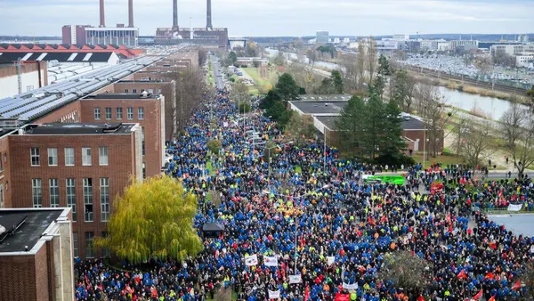 Striking Volkswagen workers in 2024.