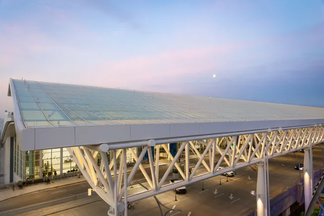 Charlotte airport opens $608M terminal lobby expansion | Construction Dive