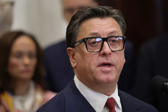 Sanofi, looking for more ‘rigor,’ swaps CEO Hudson for ex-Merck KGaA chief Garijo