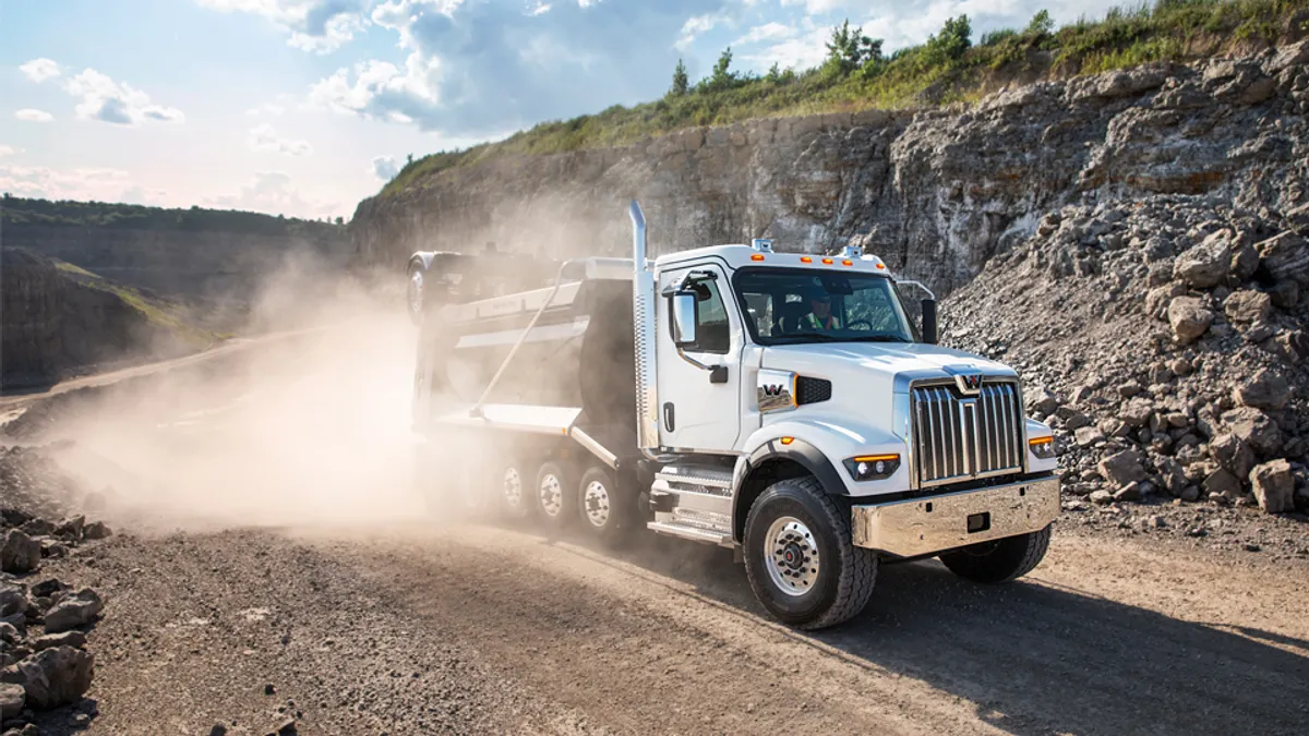 Freightliner Western Star 47x dump truck