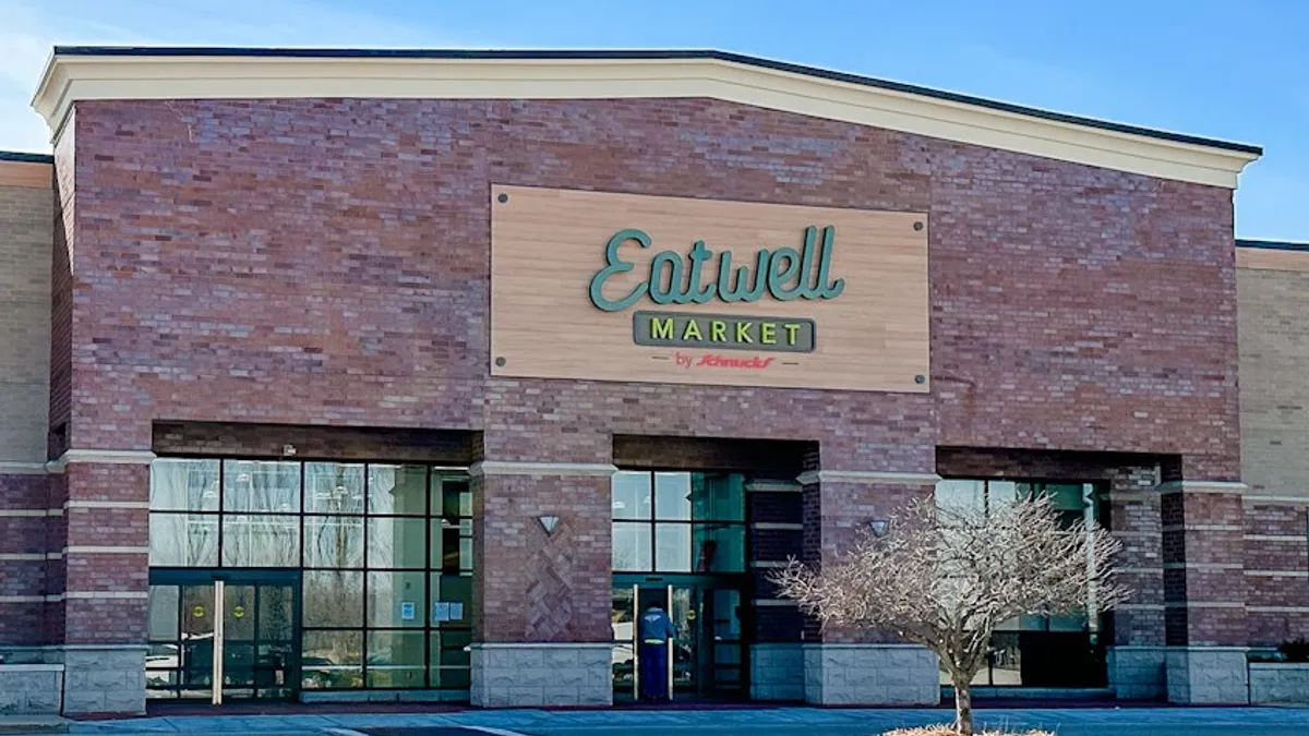 Exterior of Schnucks Eatwell Market