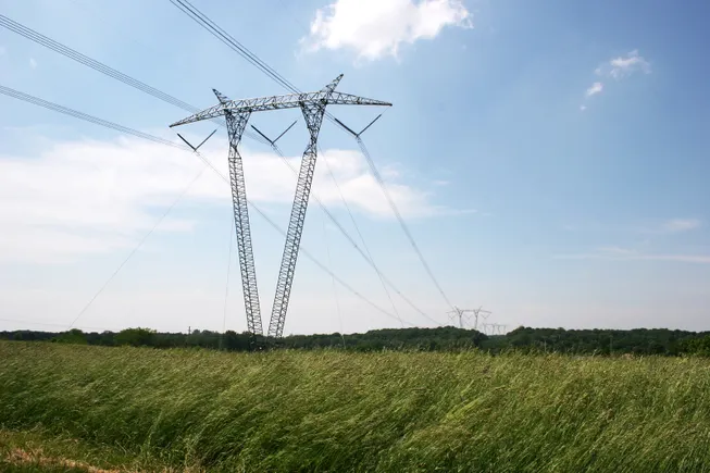 NERC predice que la demanda máxima aumentará un 24% debido a la carga del nuevo centro de datos.