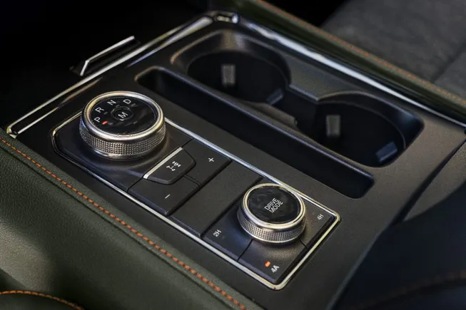 Ford recalls over 548K Expedition SUVs for center console trim hazard