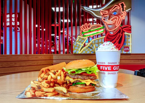 Five Guys opens Las Vegas restaurant with full bar