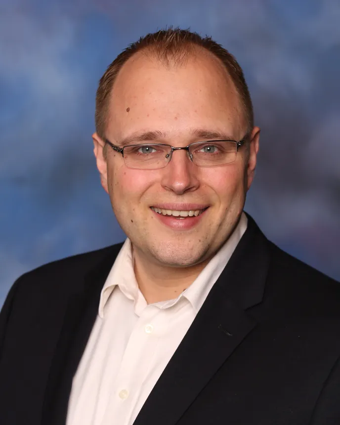 A headshot of Henning Roedel.