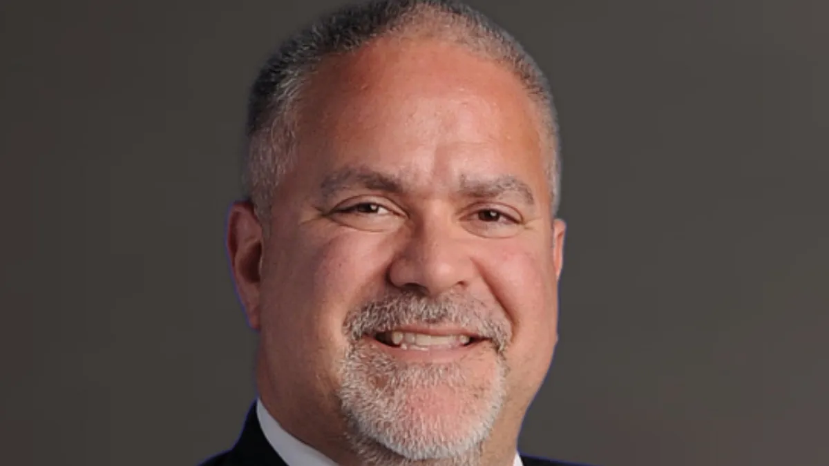 This is a headshot of Michael Lubelfeld, superintendent of North Shore School District 112 in Highland Park, Illinois.