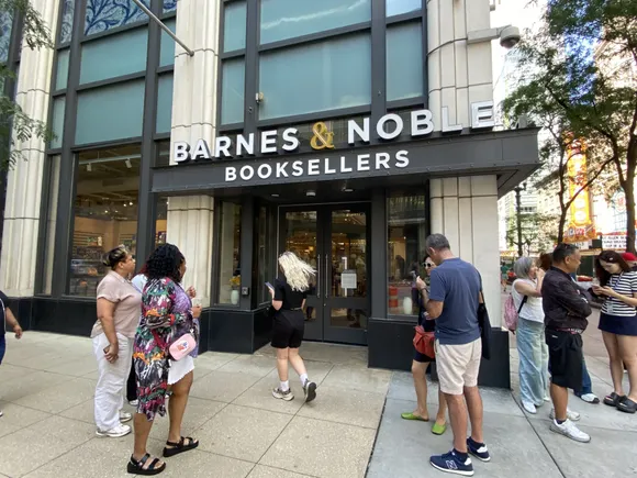 Take a look inside the new Barnes & Noble in Chicago