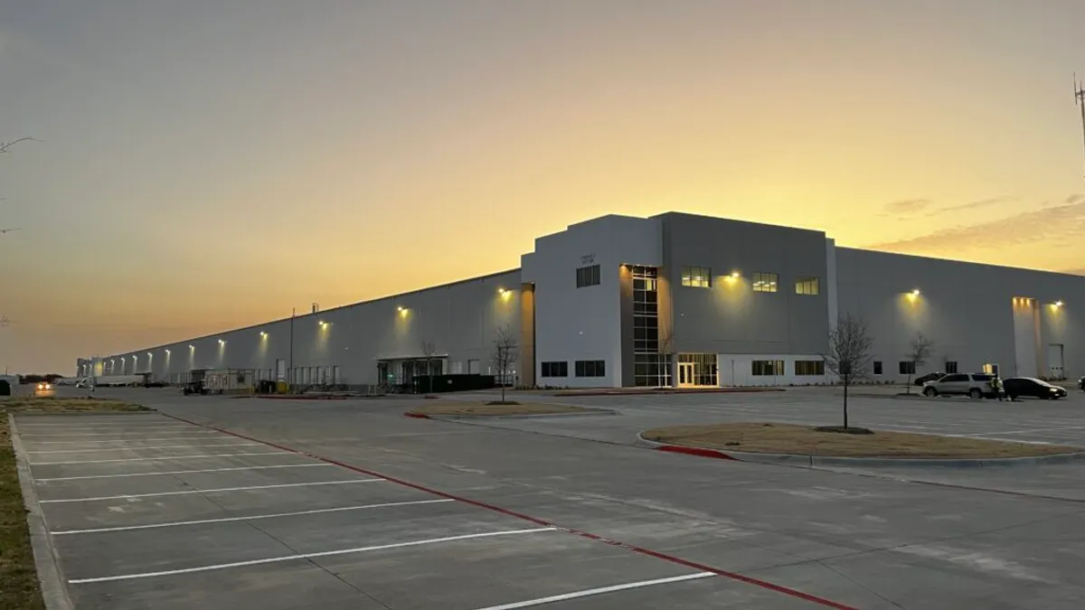 Exterior wide shot of Pratt Industries' box factory in Cedar Hill, Texas.