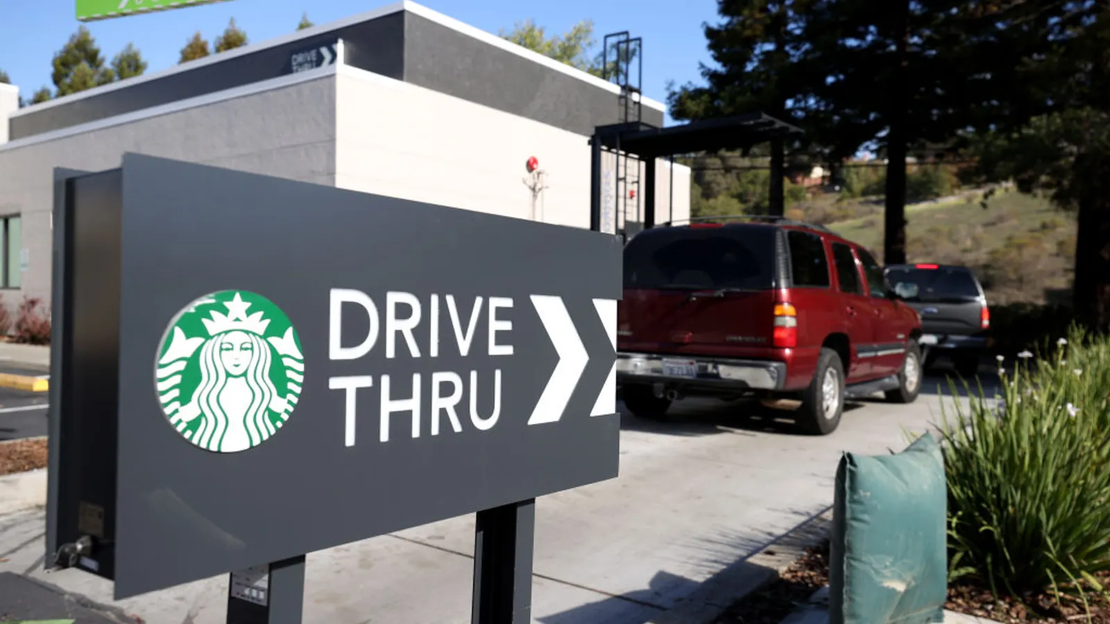 When the drive-thru feels fast and friendly, satisfaction grows