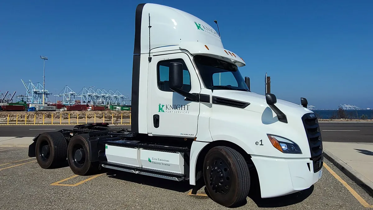 A Kight-Swift electric Daimler Trucks electric truck