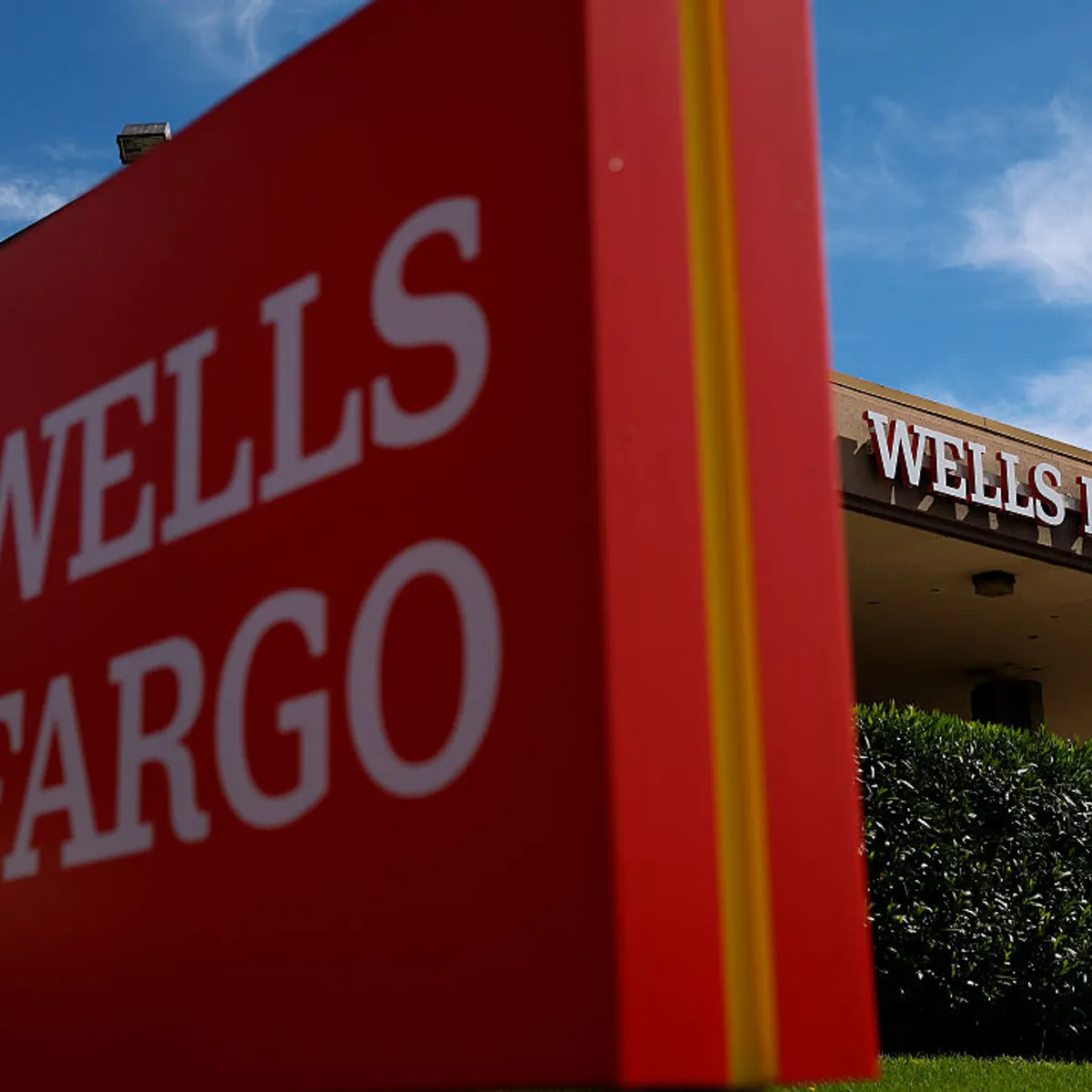 Wells Fargo debuts AI-powered teammate to financial advisers