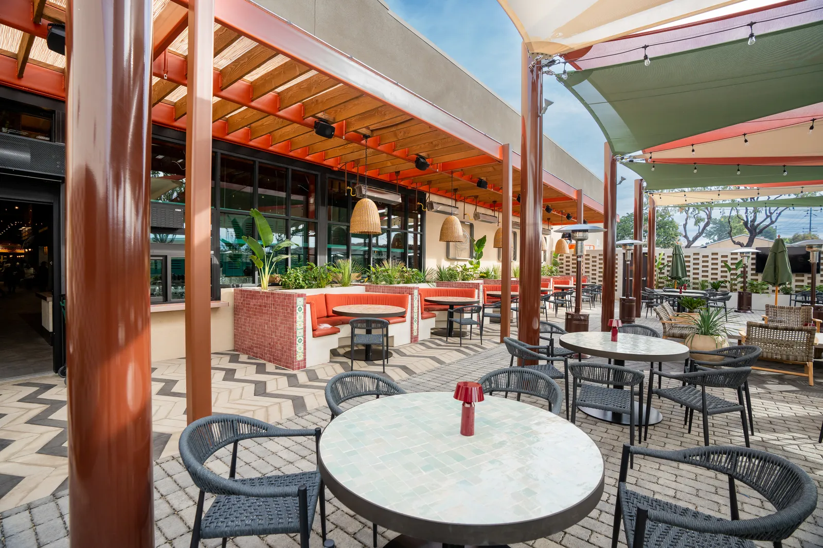 Outdoor seating at a grocery store.