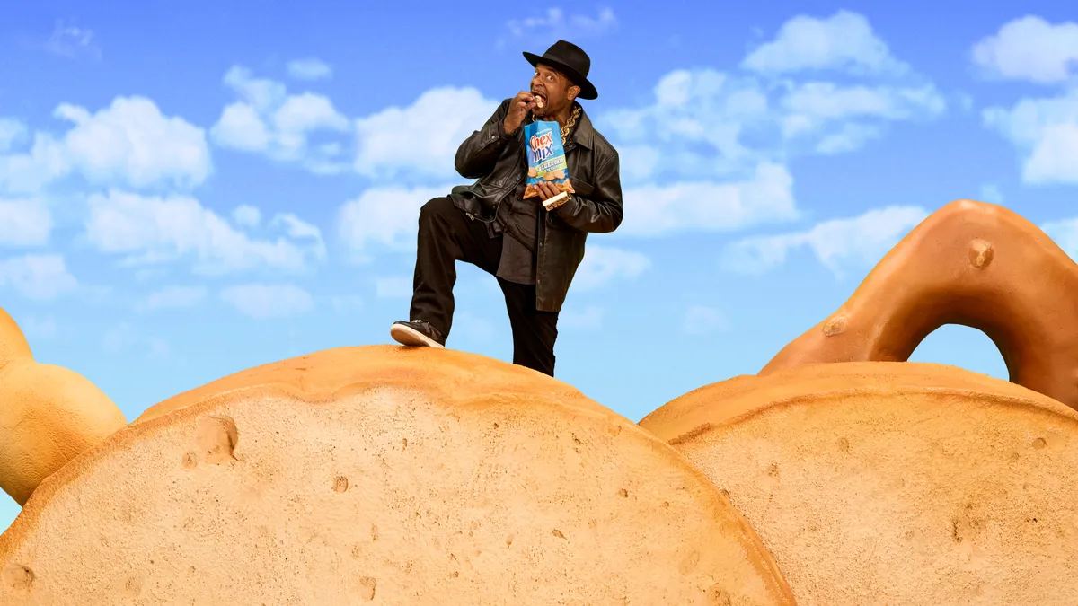 Sir Mix-A-Lot remixes "Baby Got Back" for Chex Mix