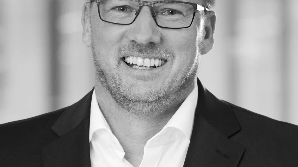 Headshot of CFO Jochen Goetz