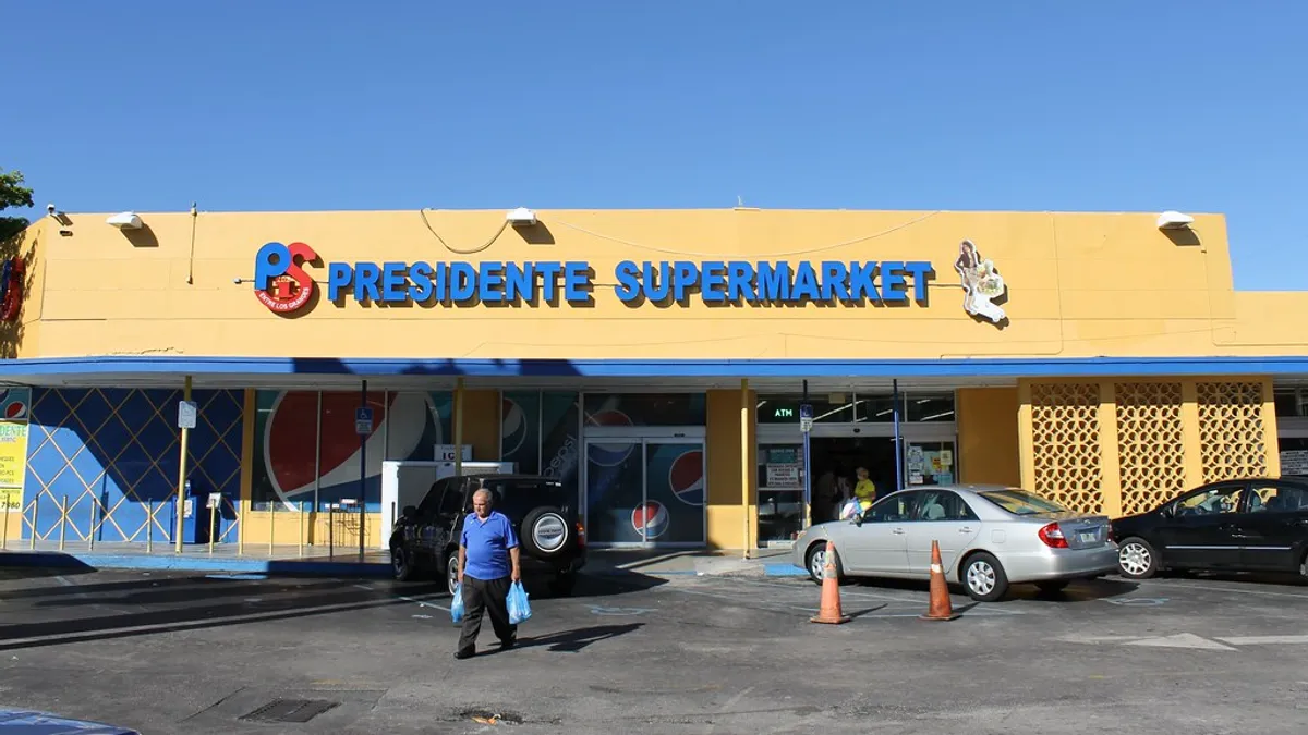 Exterior of a Presidente Supermarkets store