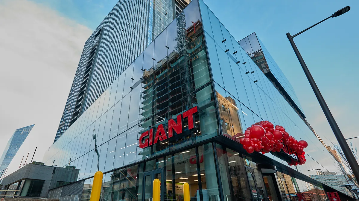 Exterior of Giant grocery store in Philadelphia