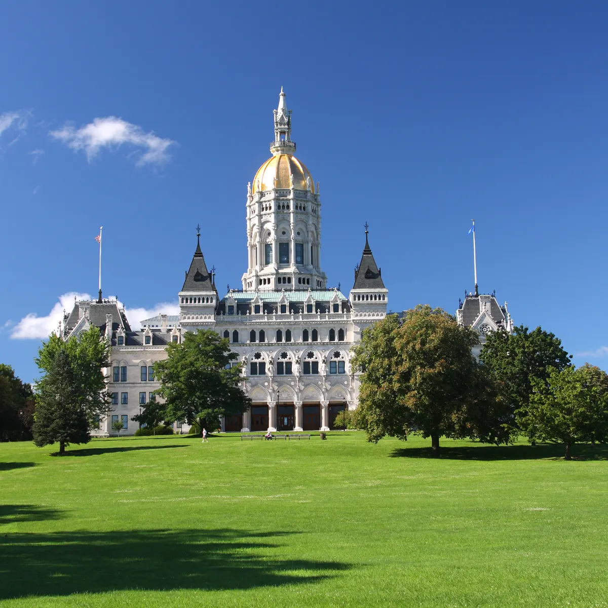 Connecticut enacts controversial EWA law | Payments Dive