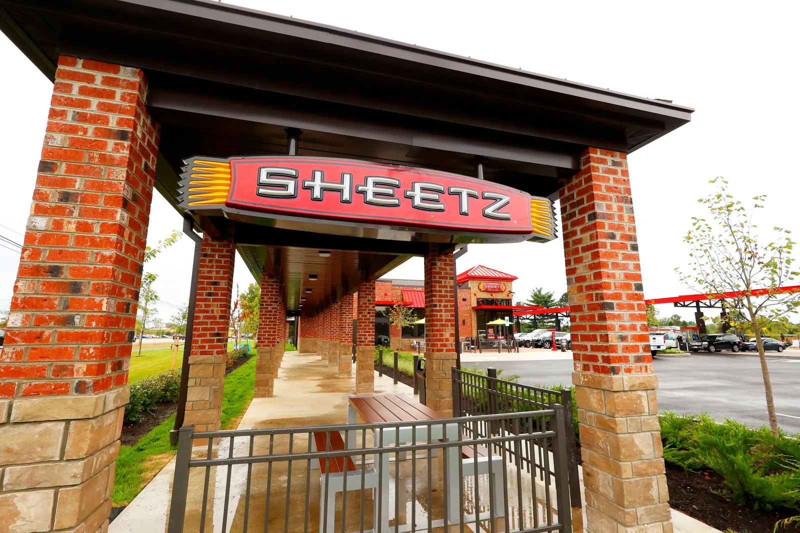 A photo of the exterior of a Sheetz location in the Columbus, Ohio area.