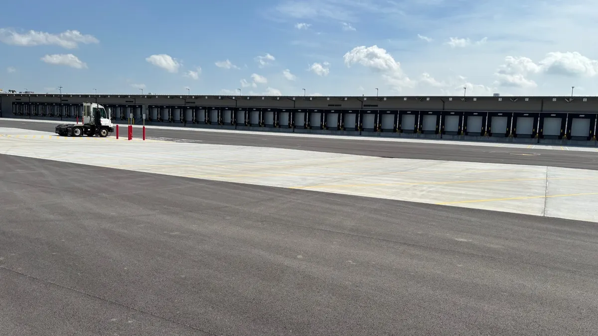 Equipment and terminal doors for FedEx Freight's new service center in Indiana.