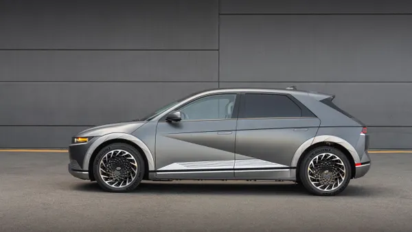 Hyundai Ioniq 5, from the side