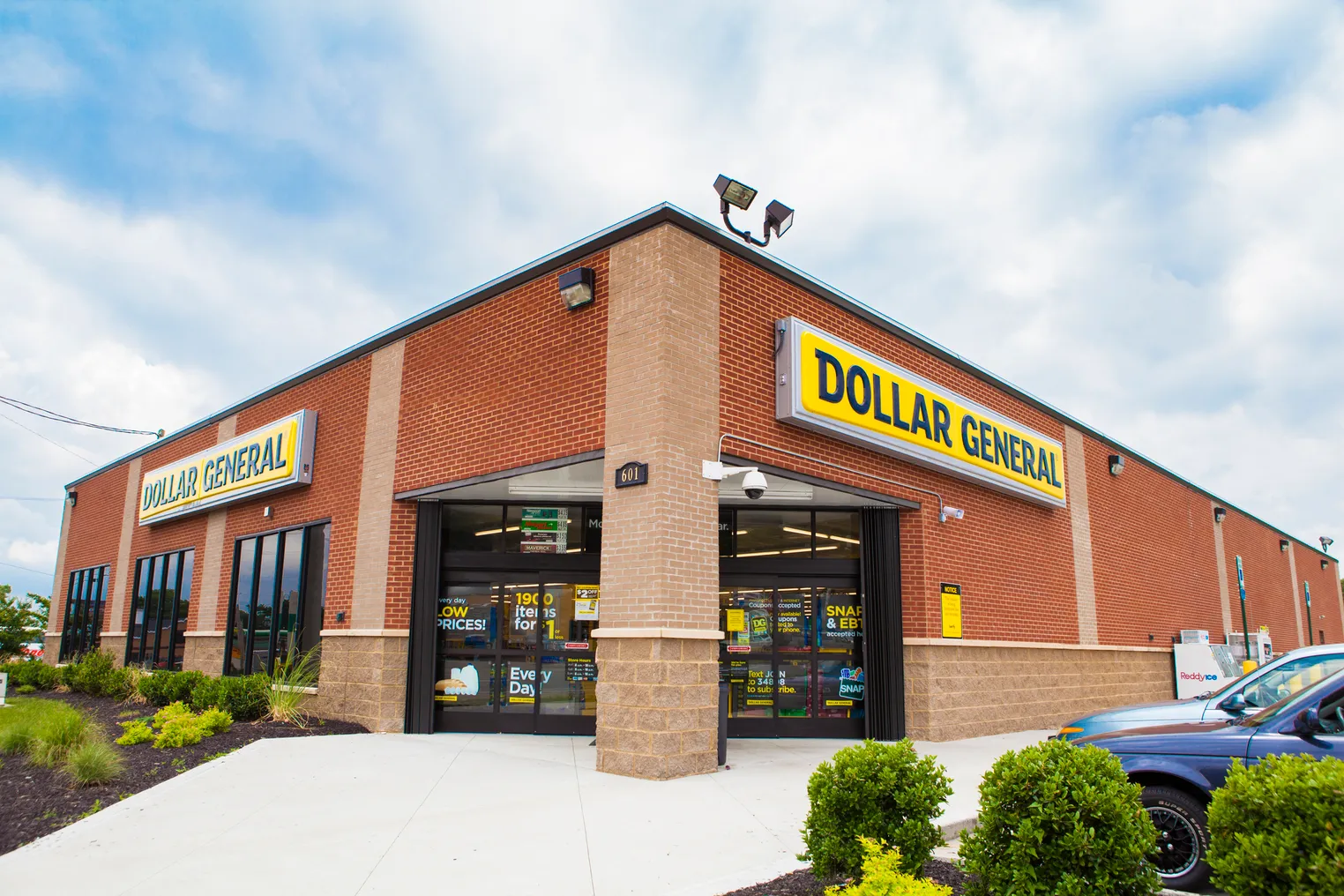 Exterior shot of a Dollar General store.