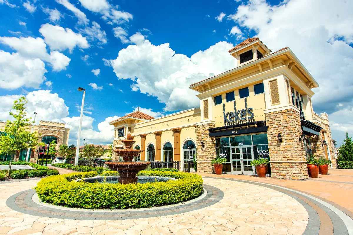 An image of a roundabout with a fountain outside a beige building with a sign that says Keke's Breakfast Cafe