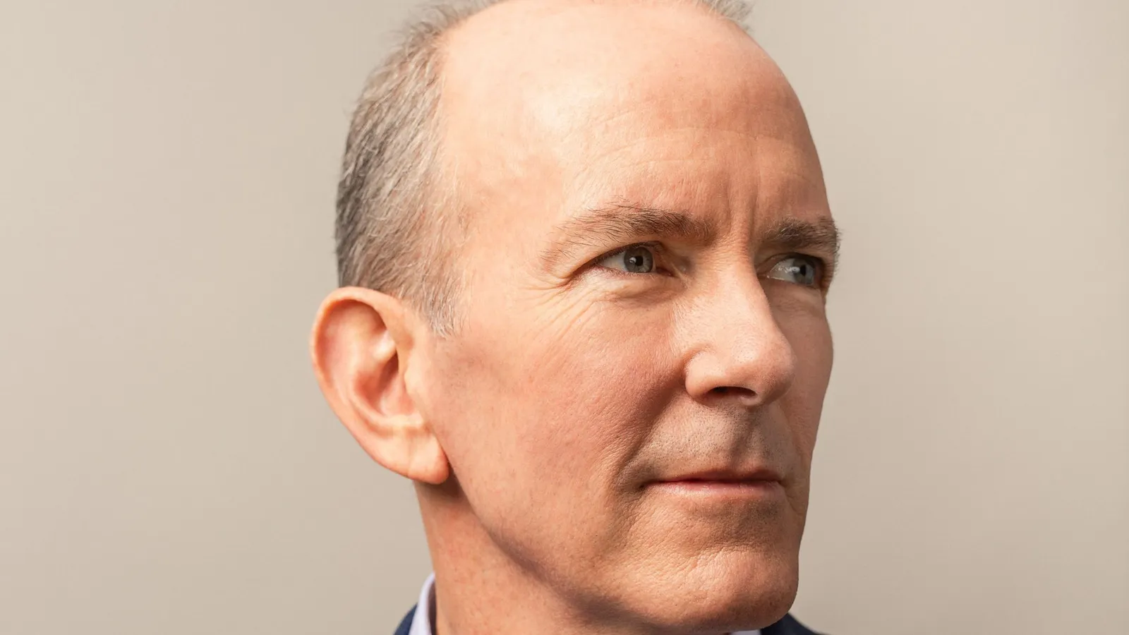 Bill shuffles senior executives
