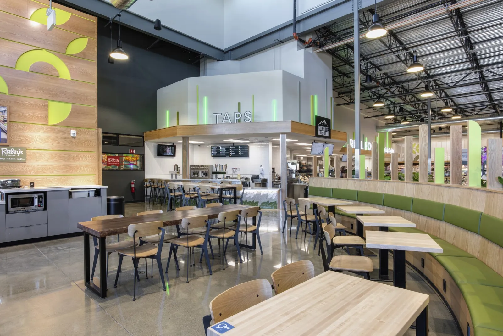 Cafe section at Roseville Raley's store