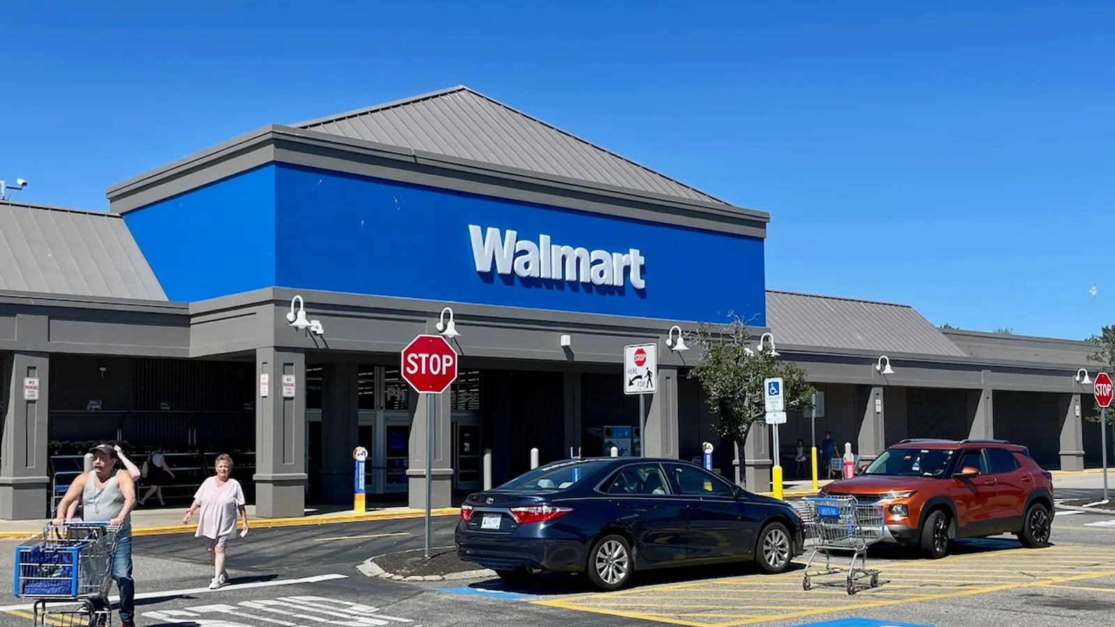 Walmart, tatil sezonu öncesinde 1 saatlik hızlı mağazadan alma ve işaret dili hizmeti başlattı