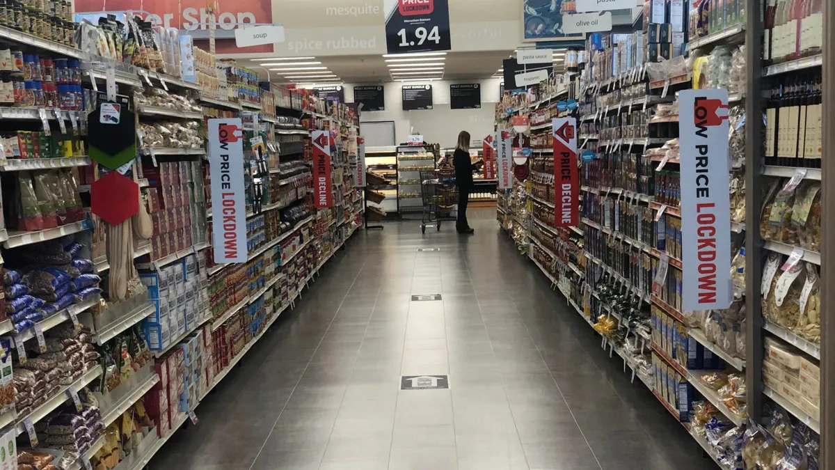 Hy-Vee grocery store with one-way aisle signage