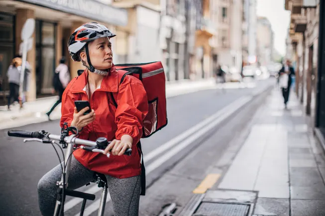 DoorDash, Grubhub, Uber Eats sue NYC over minimum delivery pay hike ...