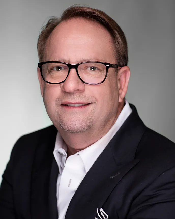 headshot of Robert Brown