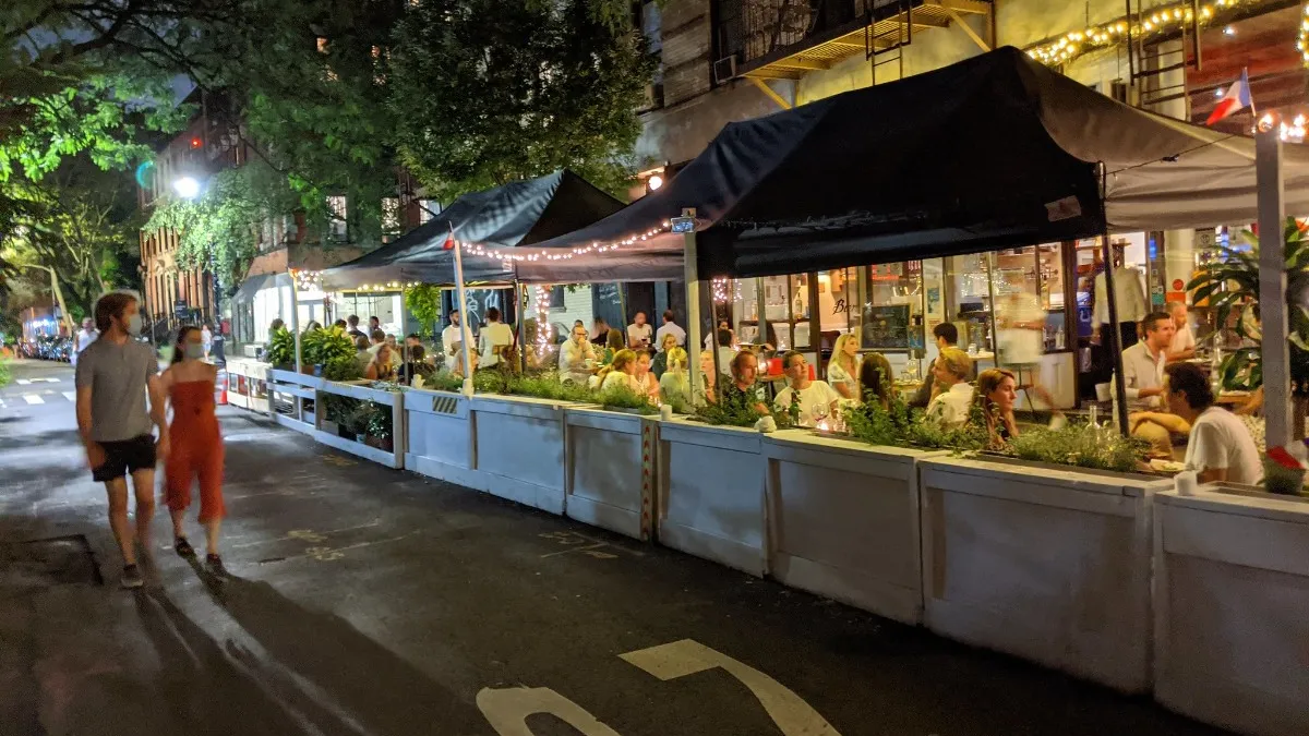 A restaurant in NYC offering outdoor dining during the coronavirus pandemic of 2020.