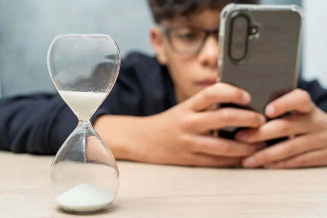 Surgeon general advisory urges caution on youth screen use