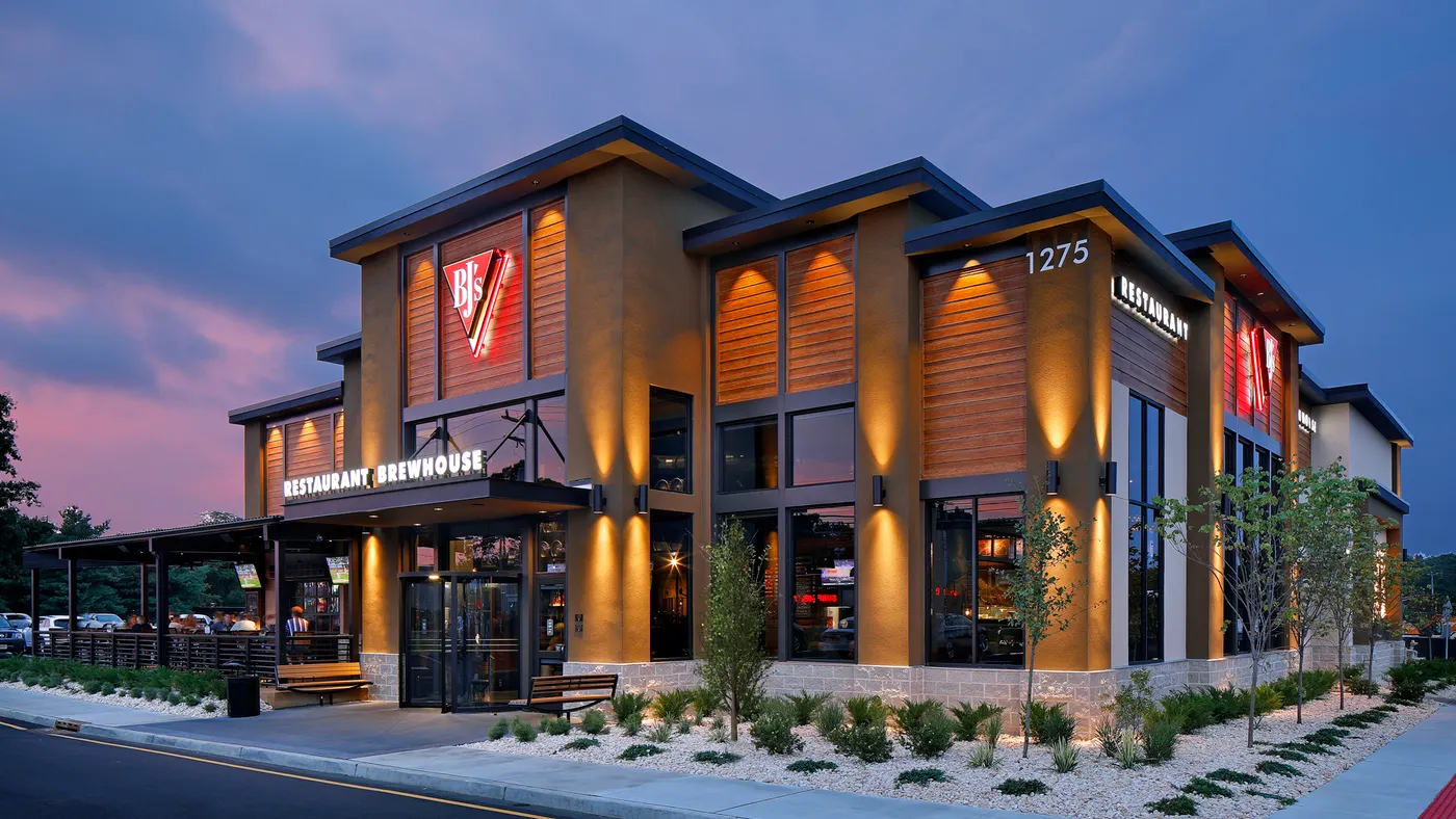 An image of a brown building with BJ's logo.