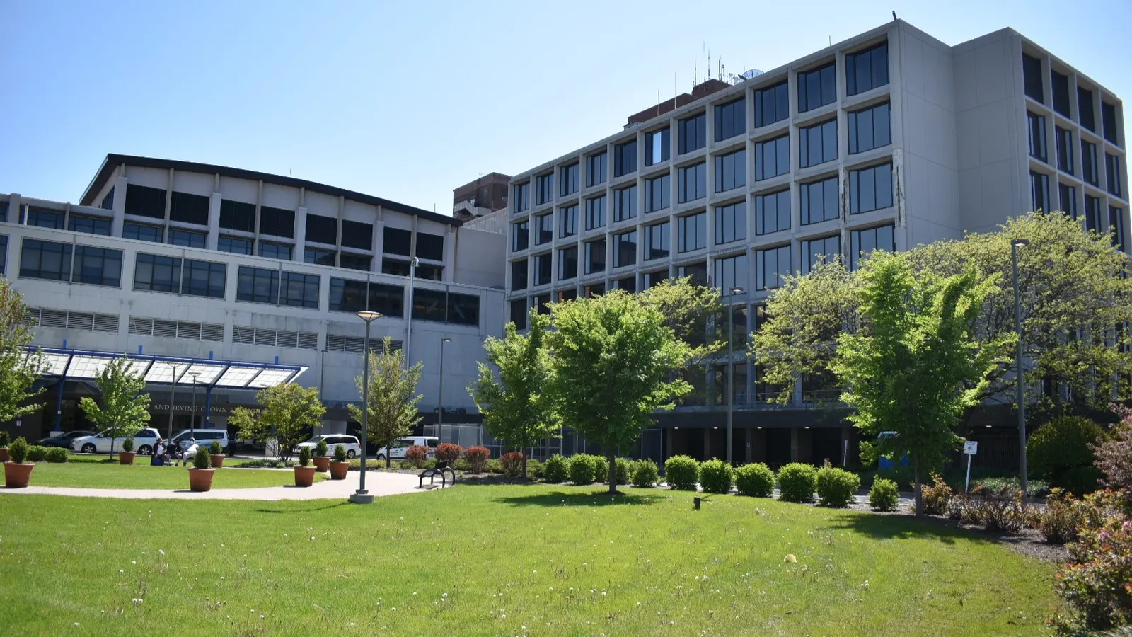 Exterior of Sinai Mountain Hospital