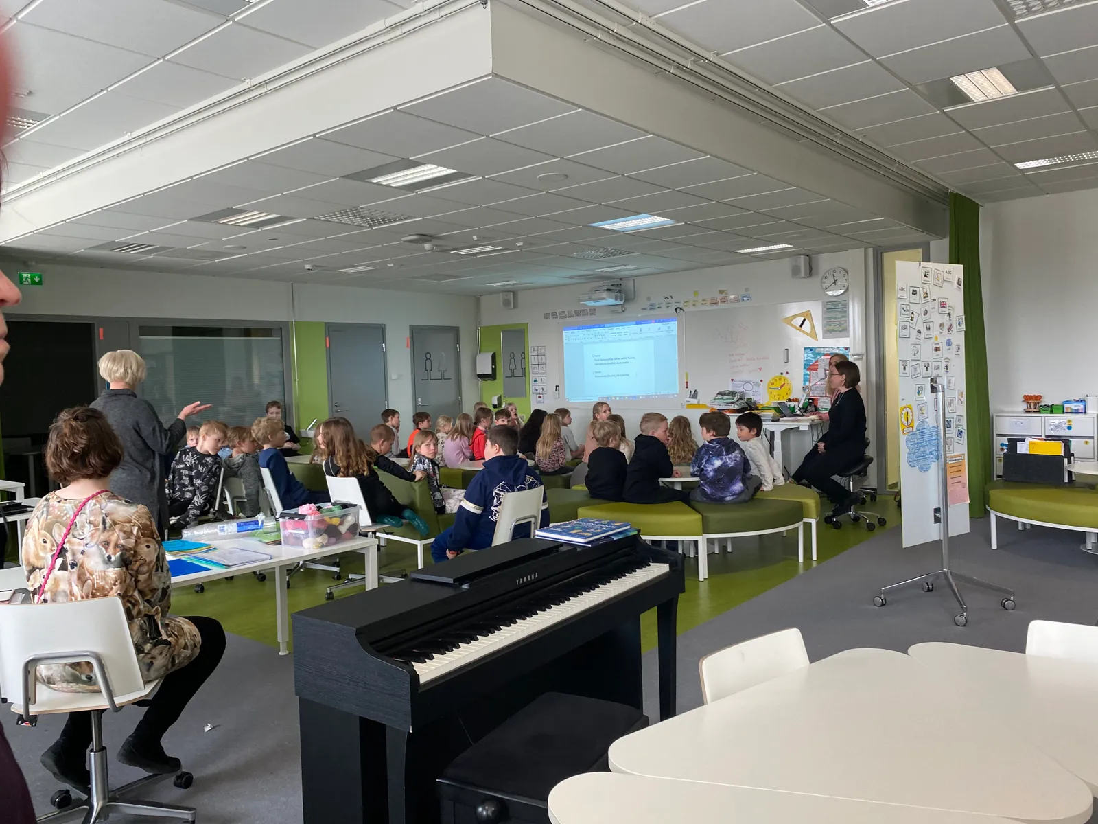 Students and educators are shown engaging in a lesson in an elementary classroom in Finland.