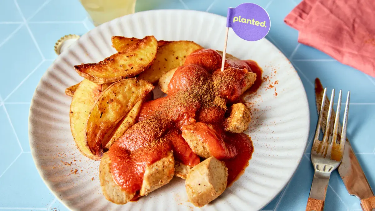 Planted fermented currywurst dish